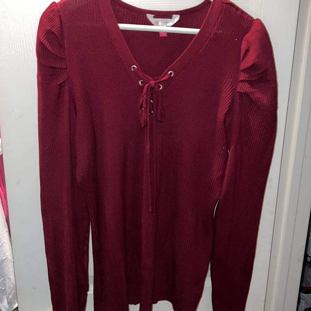Long sleeve with ruffle shoulder
